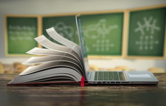 LapTop in Schule, Copyright: iStock.com/ Bet Noire