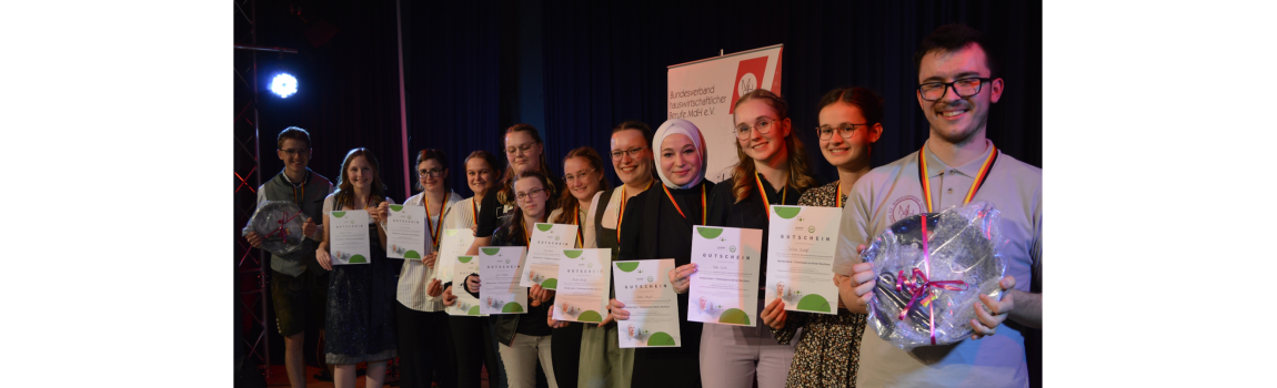 © MdH Teilnehmende der Juniorenmeisterschaft bei der Siegerehrung