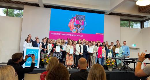 ausgezeichnete Schulvertreter auf der Bühne, ©DSV/Luise Will