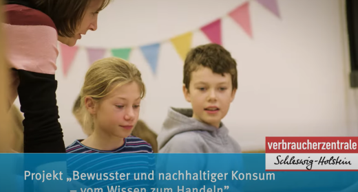 Grundschüler und Projektleiterin, Screenshot aus Video, ©VZ Schleswig-Holstein