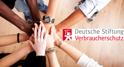 Hände übereinander und Stiftungslogo, (c)i.Stock.com/urbancow/DSV